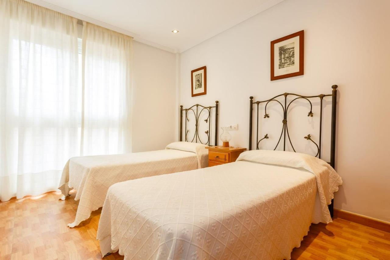 Gatu Villa Elvira Junto Al Hospital Y Playa 2 Dormit Y 2 Banos, Preferente Mayores De 25 Anos Y Familias Cadiz Bagian luar foto