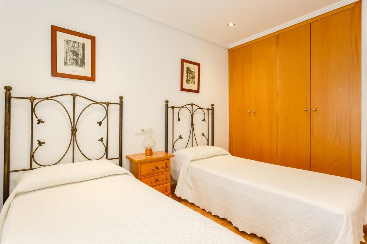 Gatu Villa Elvira Junto Al Hospital Y Playa 2 Dormit Y 2 Banos, Preferente Mayores De 25 Anos Y Familias Cadiz Bagian luar foto