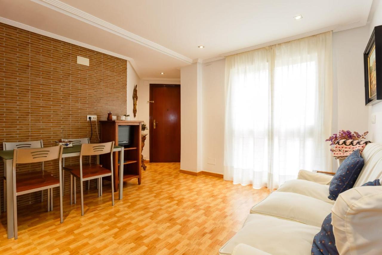 Gatu Villa Elvira Junto Al Hospital Y Playa 2 Dormit Y 2 Banos, Preferente Mayores De 25 Anos Y Familias Cadiz Bagian luar foto